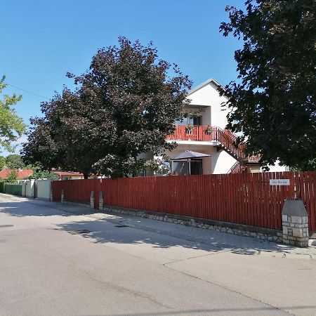 Mimi Vendeghaz Apartment Siofok Luaran gambar