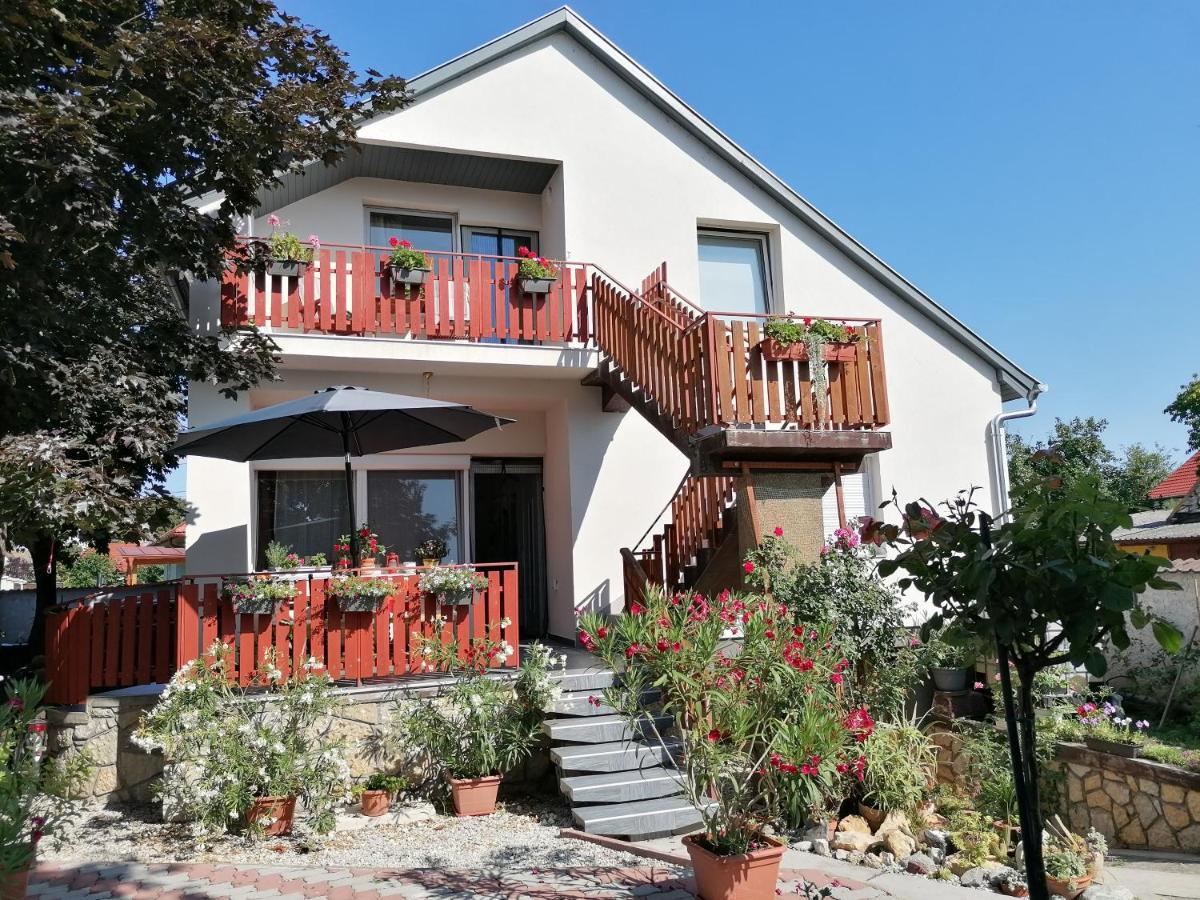 Mimi Vendeghaz Apartment Siofok Luaran gambar